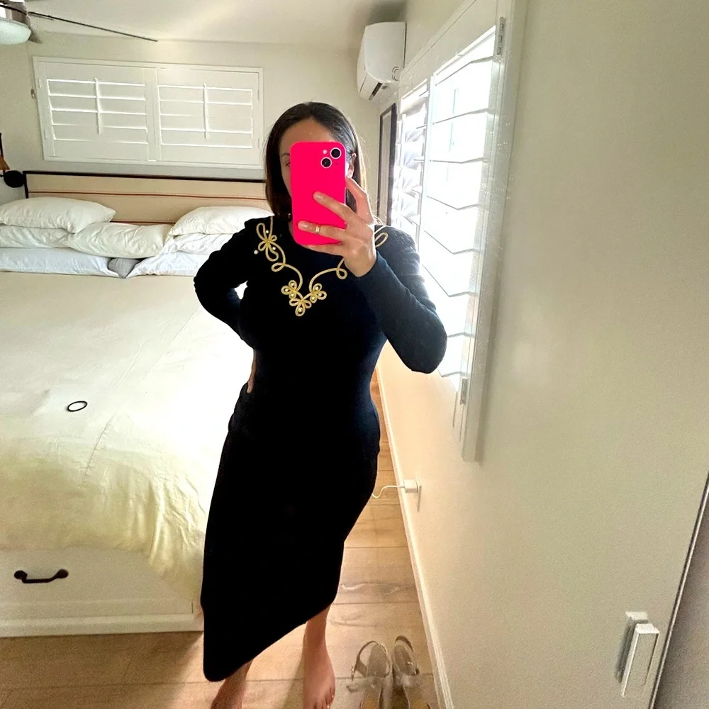 Beautiful vintage, black wool knee length dress with gold designer pearls . - Picture 3 of 5